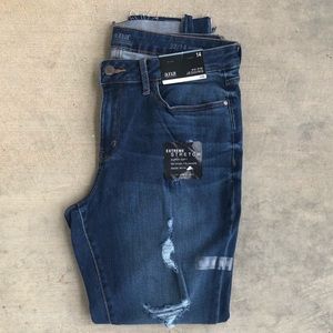 Distressed skinny jeans